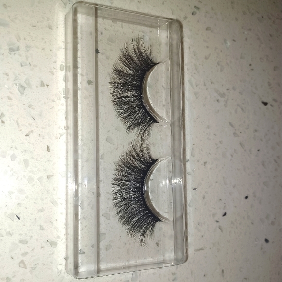 XL Wispy Full 3D Mink Faux Eyelashes & Eyelashes Glue bundle - Picture 6 of 6
